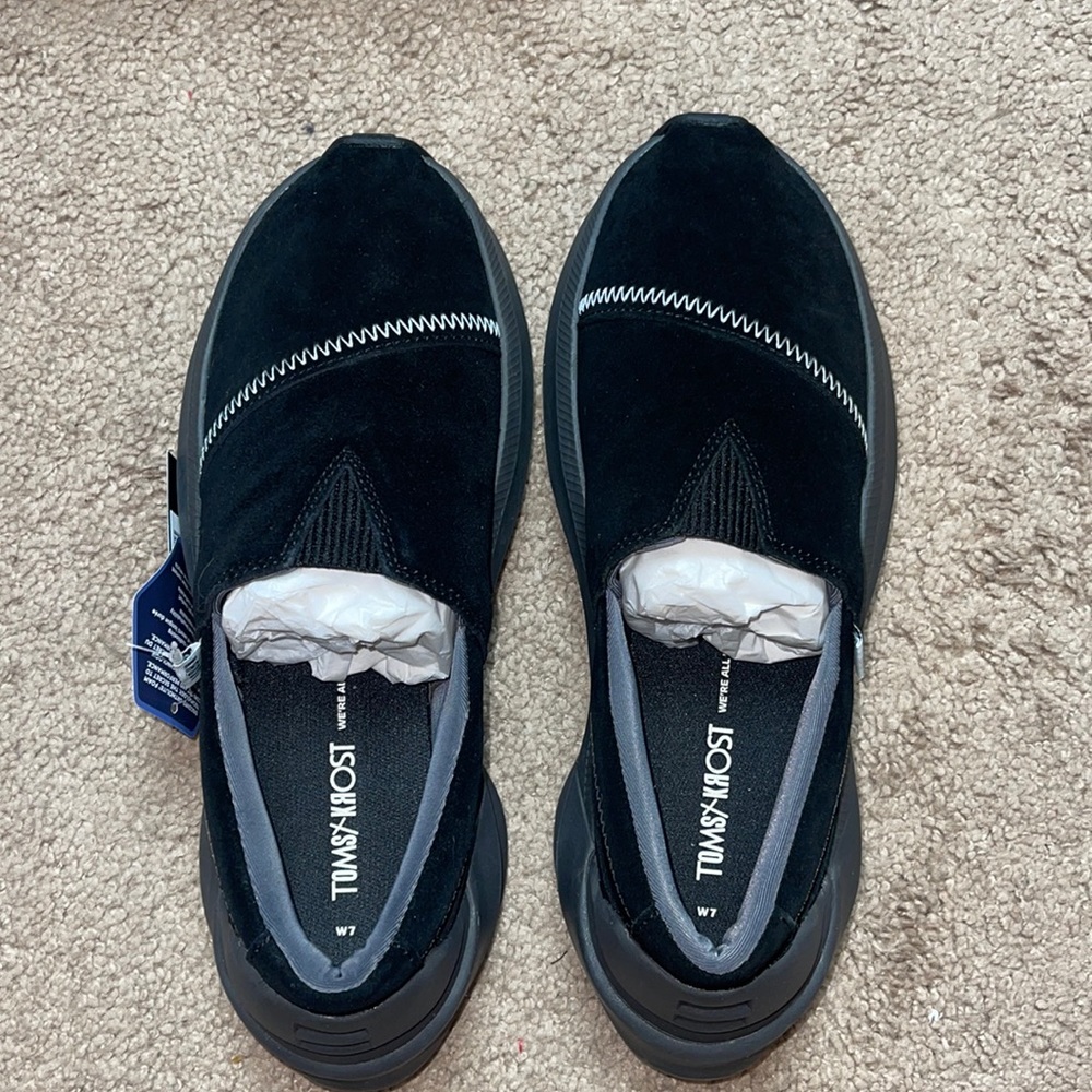 TOMS X KROST Gamma new shoes/ sneakers in box size 7 black

toms brand new
